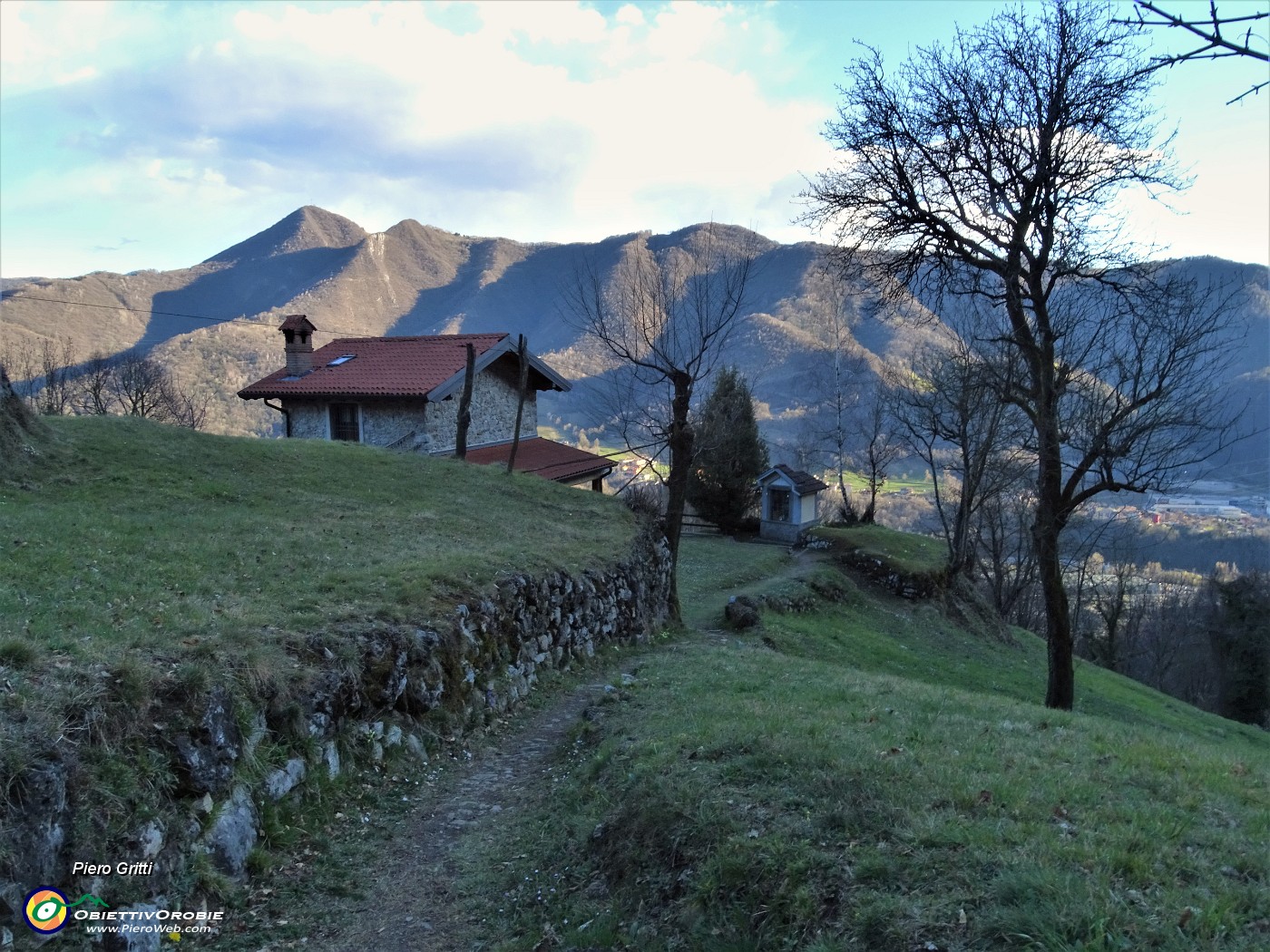 95 Sceso per buon tratto passaggio ad un'altra santella.JPG